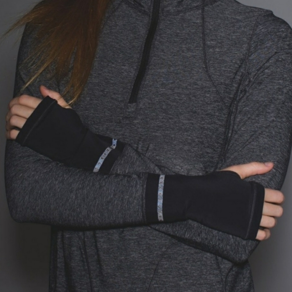 Lululemon Pace Pusher 1/2 zip Pullover. Black and dark grey. Size 6. - Picture 3 of 12